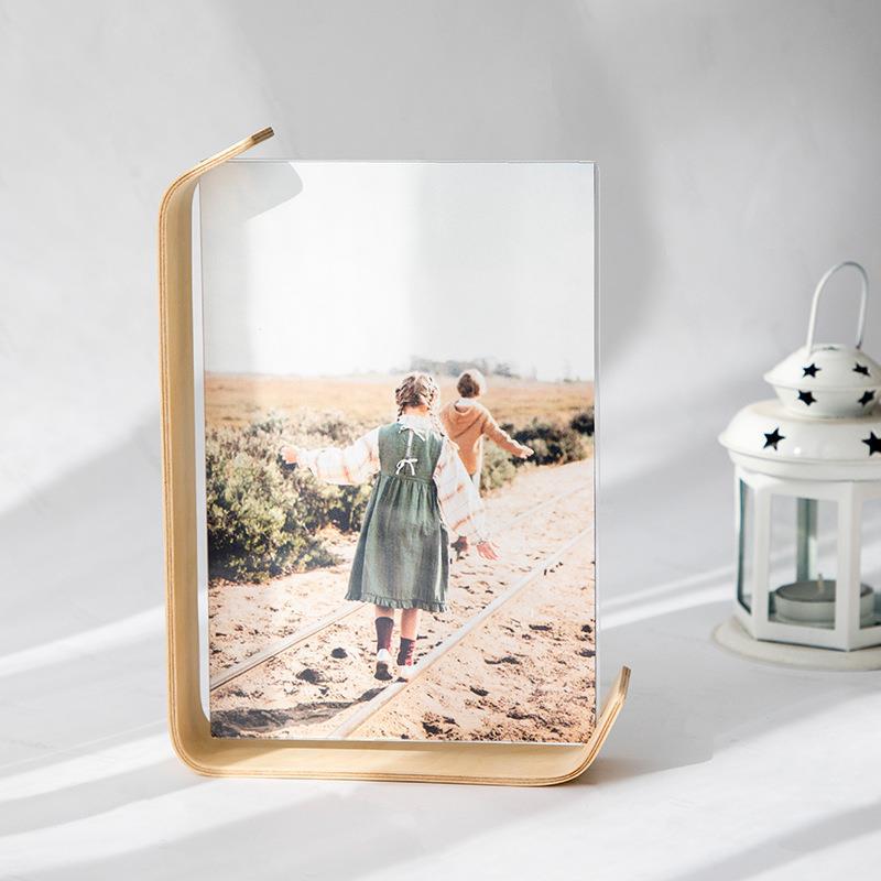 Wood-Look Photo Frame — 6-Inch Style